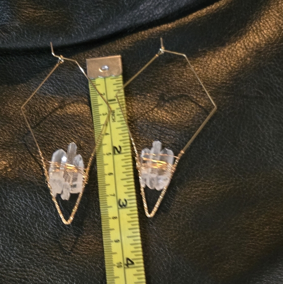 Quarts pillar hand hammered gold wire drop earrings approx. 3.5" lightweight - Picture 8 of 8